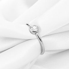 Anel Simples Europeu e Americano em Aço Titânio com Diamante de 2MM