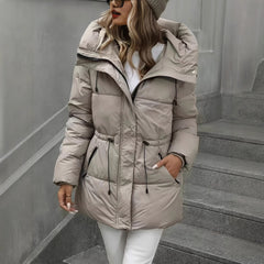 Casaco de algodão mi‑comprimento com capuz – Efeito ajustado e quente