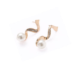 Conjunto de Brincos e Colar com Pérolas – Dois Peças de Pura Elegância