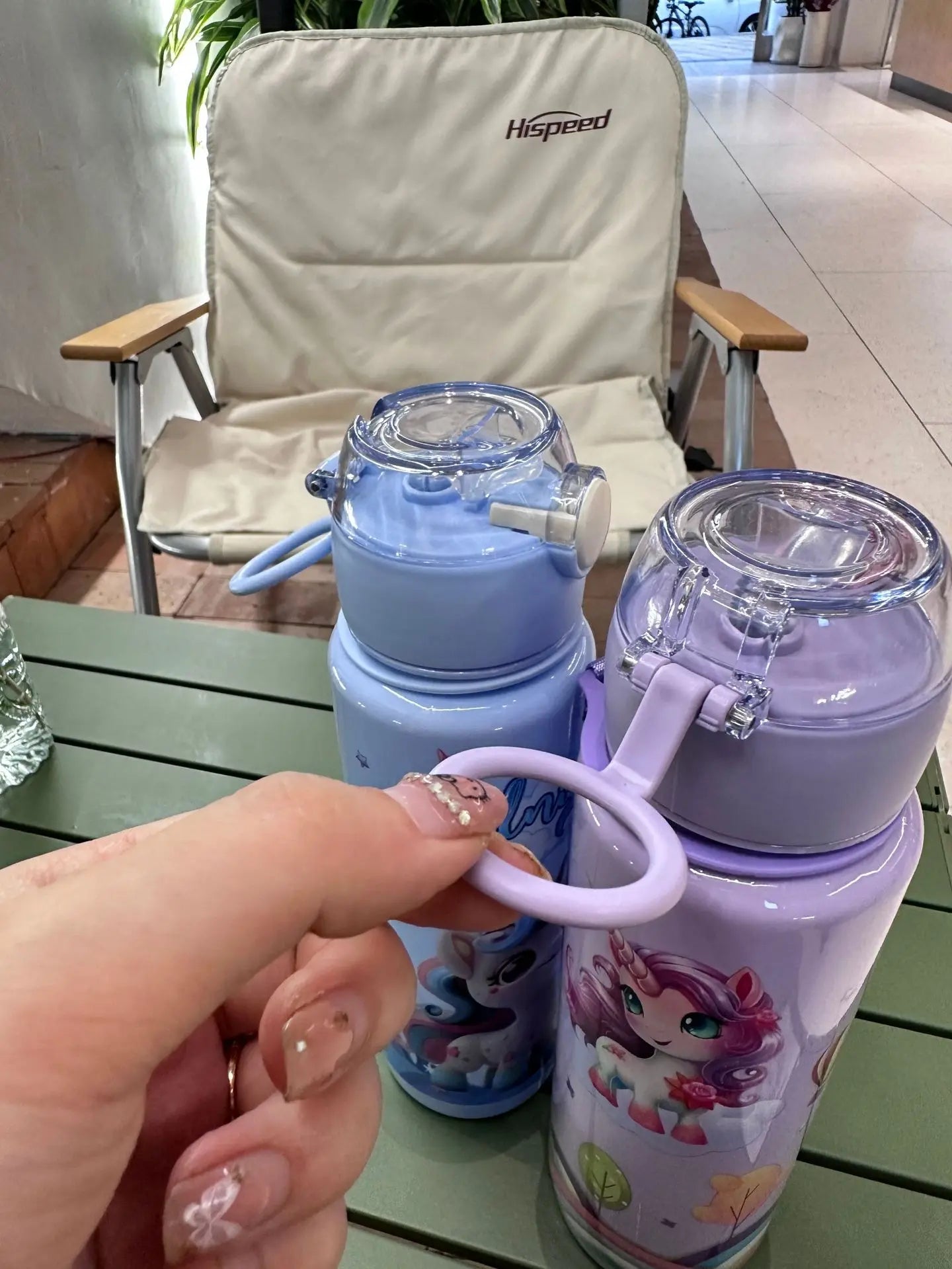 Garrafa Cartoon 700ml – Resistente, Sem BPA, Perfeita para Aventuras
