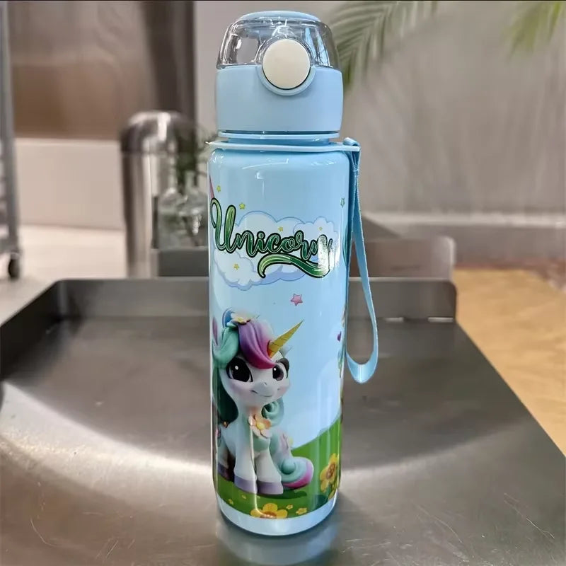 Garrafa Cartoon 700ml – Resistente, Sem BPA, Perfeita para Aventuras