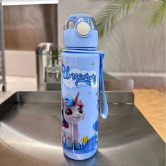 Garrafa Cartoon 700ml – Resistente, Sem BPA, Perfeita para Aventuras