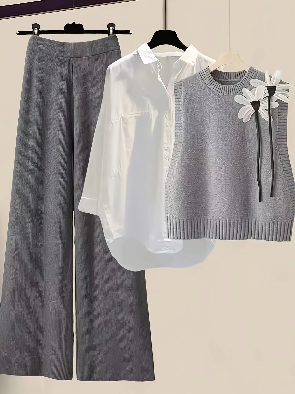 Conjunto de 3 peças para mulher elegante – camisola, cardigan com nó e calças pantalona