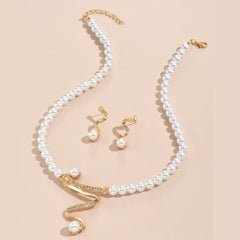 Conjunto de Brincos e Colar com Pérolas – Dois Peças de Pura Elegância